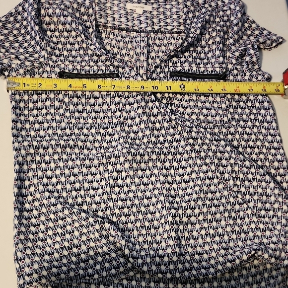 Maurices Navy and White Patterned Blouse - Picture 4 of 5